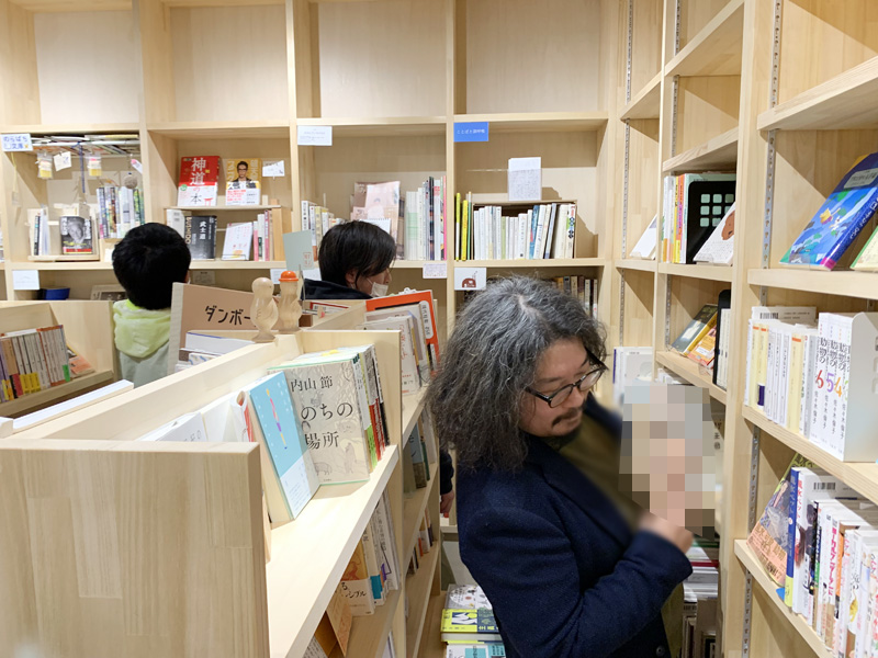 選書中の3人。