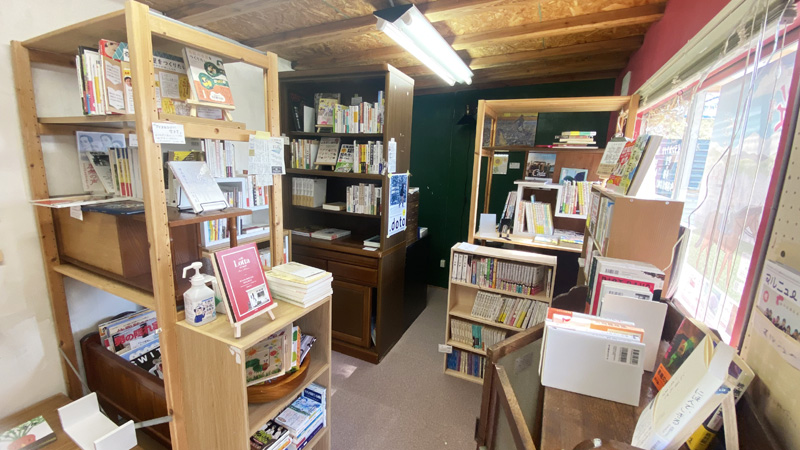六畳書房店内写真