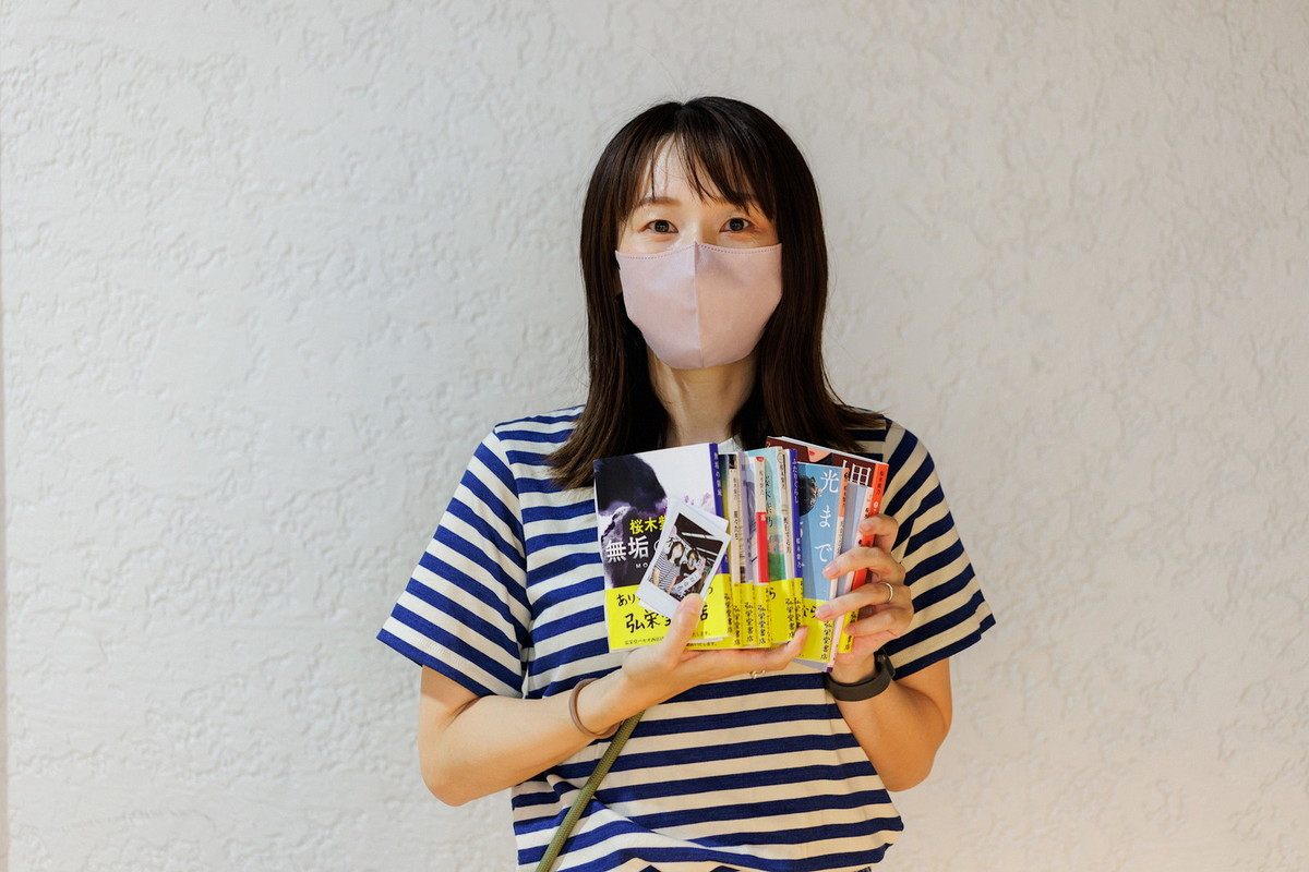 こちらはおそらくこの日の最多冊数(9冊!)お買い上げの女性